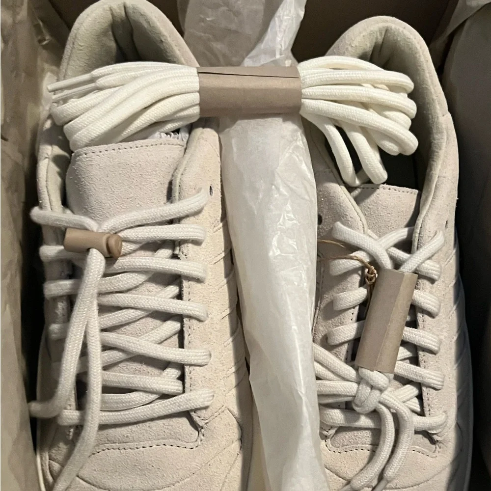 ADIDAS X FEAR OF GOD “ Talc “
- 86 “ Low “
- w/ Extra Laces - Picture 13 of 15
